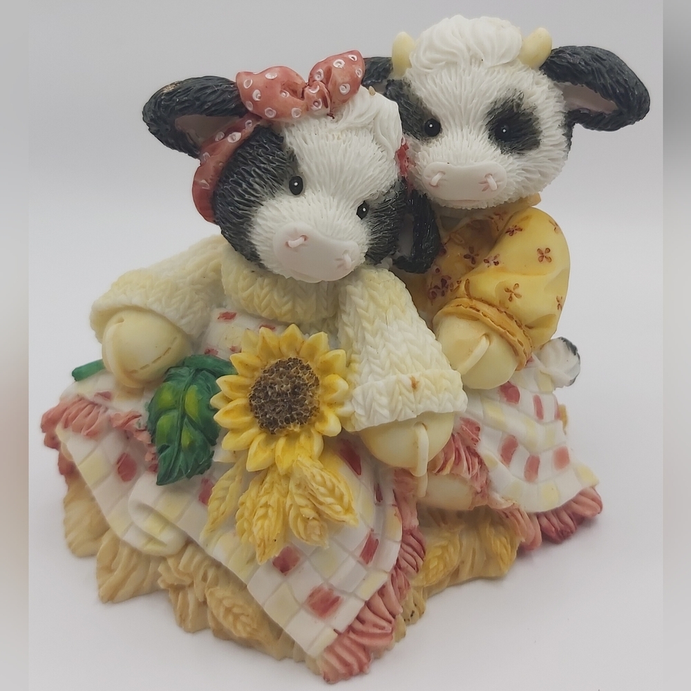 Vintage 1995 Enesco Mary Moo Moos "Hay let's cud-dle" figurine